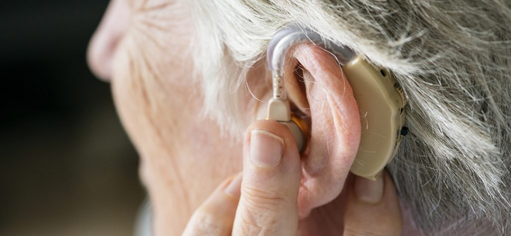 audifonos Adultos mayores y pérdida auditiva
